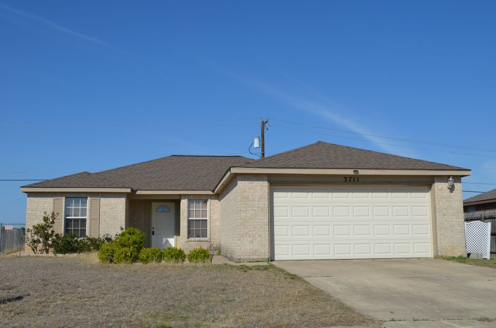 3711 Lakecrest Drive